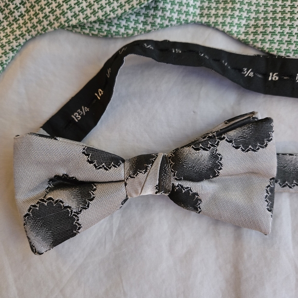 Bundle of 2 Bow Ties - Nicole Miller and Christian Dior - Picture 2 of 5